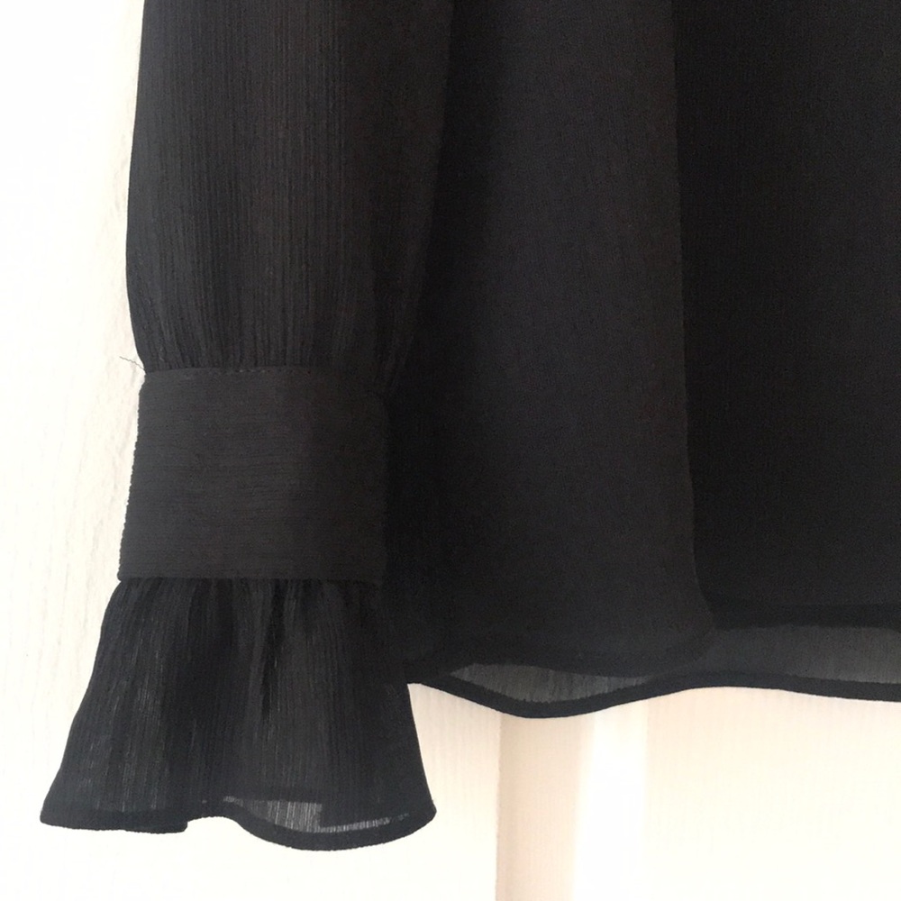 Beautiful blouse! - Picture 3 of 3